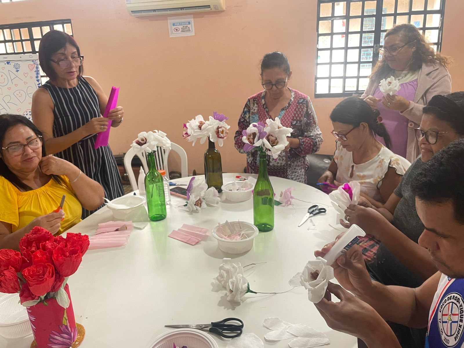 Oficina de flores de papel: empreendedorismo e empoderamento